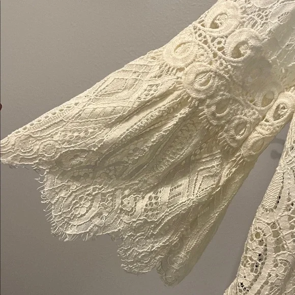 Rain Lace Blouse in Ivory Size M - Picture 7 of 7